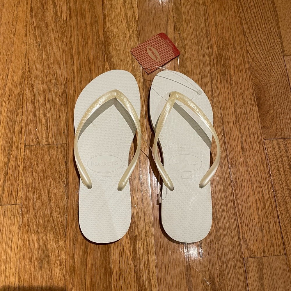 White Havaianas Flip Flops NWT size 7/8